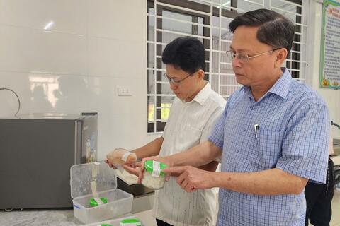 <a href="/tin-tuc-su-kien/an-toan-ve-sinh-thuc-pham" title="An toàn vệ sinh thực phẩm" rel="dofollow">AN TOÀN VỆ SINH THỰC PHẨM</a>