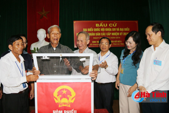 ha tinh khan truong tien hanh cong tac kiem phieu bau cu