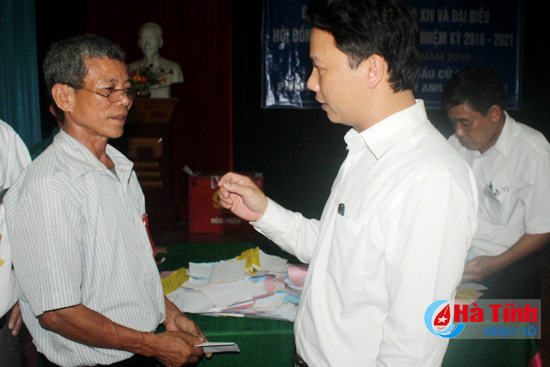 ha tinh khan truong tien hanh cong tac kiem phieu bau cu