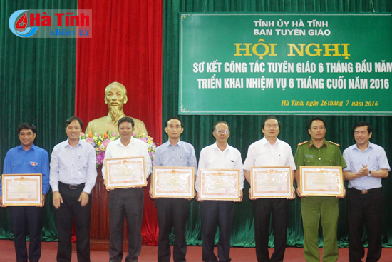 kien dinh trong tuyen truyen kip thoi dinh huong du luan xa hoi