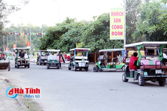 du lich bien ha tinh du khach tang thap len hy vong