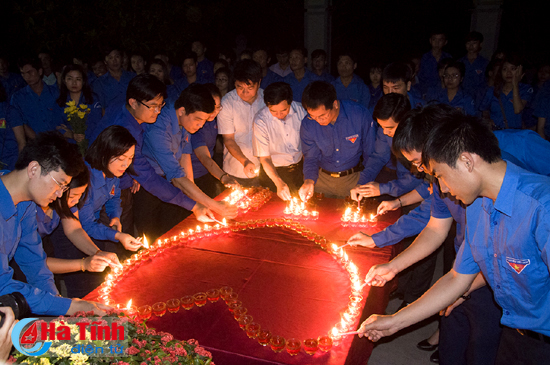 thap nen tuong nho tri an tong bi thu le duan