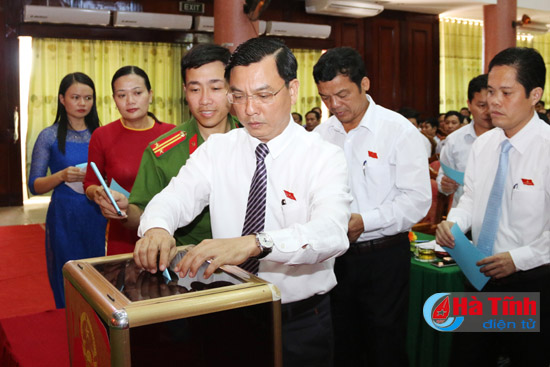 pho bi thu huyen uy thach ha kiem chuc chu tich hdnd huyen