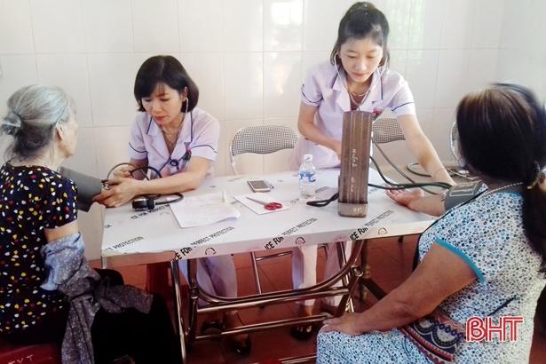 Bệnh viện đa khoa Hà Tĩnh đo huyết áp miễn phí cho nhân dân