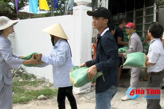 trao 700 suat qua cho ba con ngu dan tx ky anh
