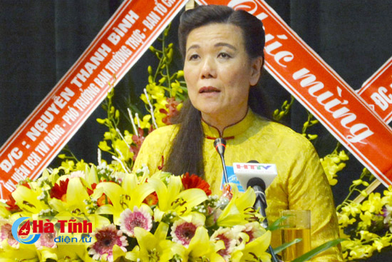 xay dung hinh anh phu nu ha tinh tu tin tu trong trung hau dam dang