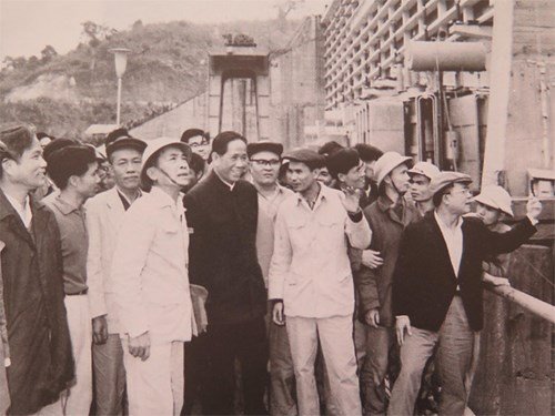 tu duy sang tao tam nhin chien luoc cua tong bi thu le duan voi cach mang viet nam