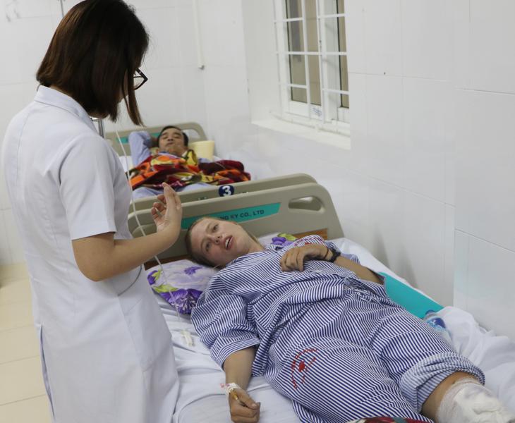 phau thuat cap cuu cho du khach nguoi my bi tai nan giao thong