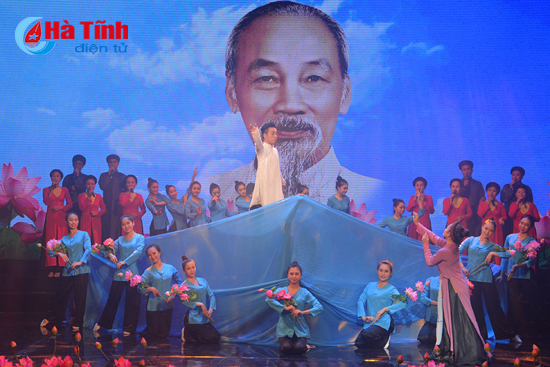 lang dong chuong trinh nghe thuat ha tinh mai nho loi nguoi