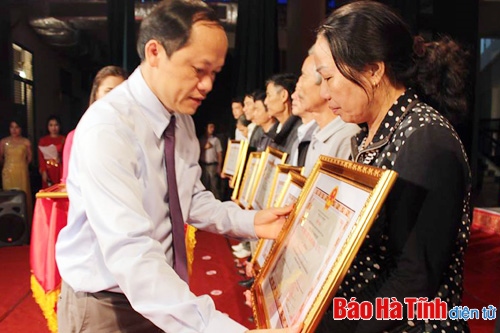 Tặng, truy tặng danh hiệu “Bà mẹ Việt Nam anh hùng” đợt 4 cho 460 mẹ