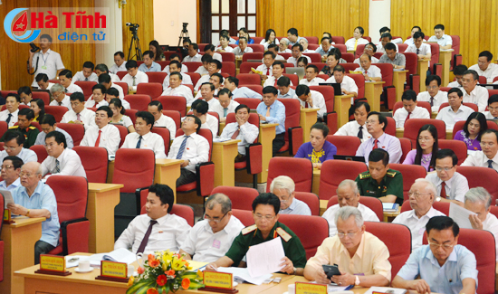 nghe bao cao tinh hinh kt xh 6 thang va cac to trinh cua ubnd tinh