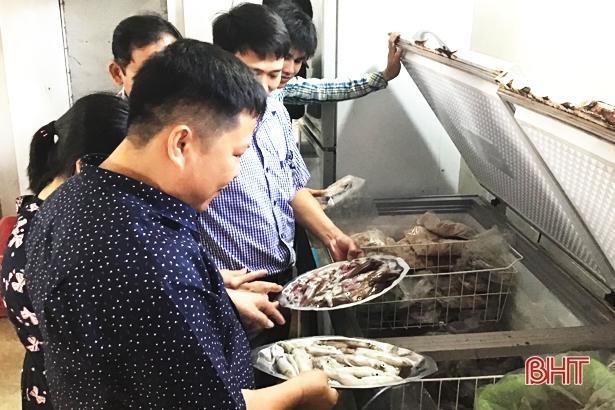 Lộc Hà “tuýt còi” 12 cơ sở vi phạm vệ sinh an toàn thực phẩm