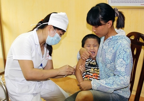 Tăng gấp đôi mức chi hỗ trợ cán bộ y tế xã