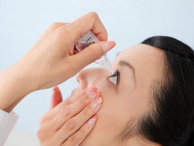 Cách dùng đúng thuốc nhỏ mắt kháng khuẩn
