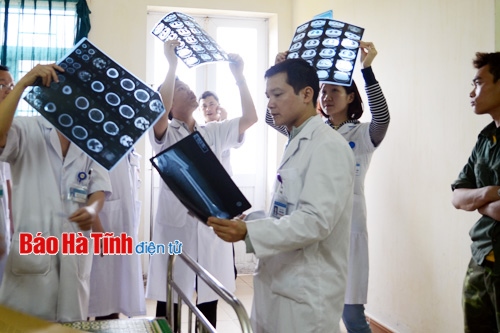 Cứu chữa, chăm sóc bệnh nhân vụ sập giàn khoan như người nhà