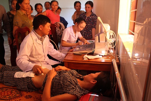 Gần 200 phụ nữ trong độ tuổi sinh đẻ được khám, cấp thuốc miễn phí