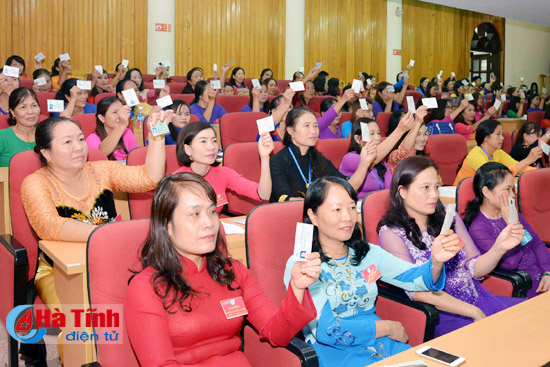 xay dung hinh anh phu nu ha tinh tu tin tu trong trung hau dam dang