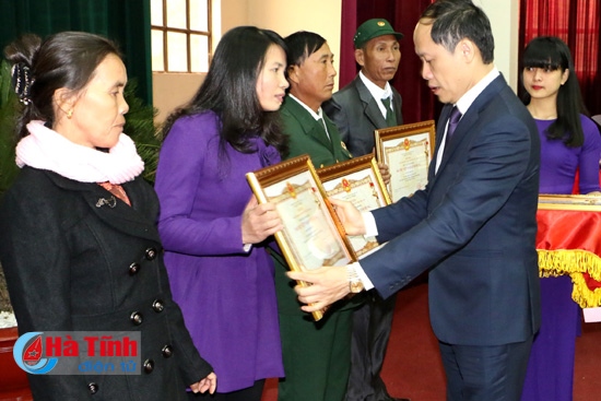 Thêm 63 mẹ được tặng, truy tặng danh hiệu 'Bà mẹ Việt Nam anh hùng'