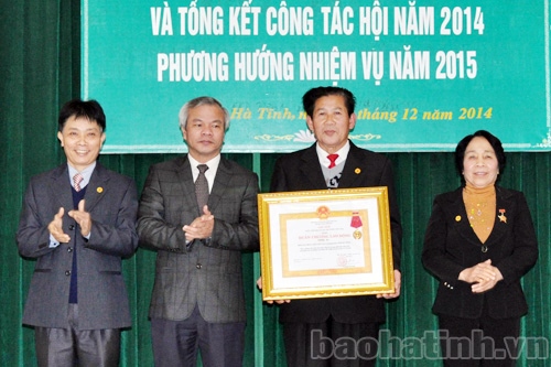 Hội Nạn nhân CĐDC/Dioxin Hà Tĩnh đón Huân chương Lao động hạng Ba