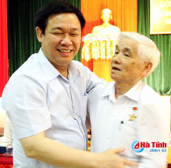 het long phuc vu xem quyen loi cua nhan dan la yeu cau toi thuong