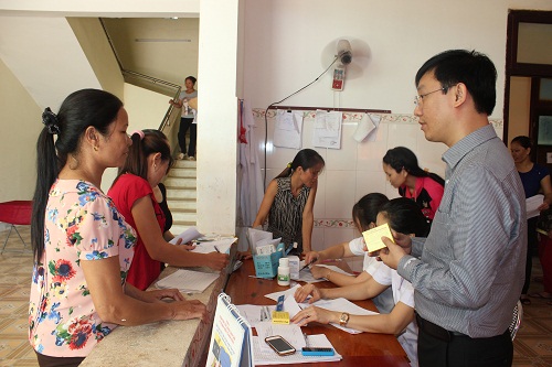 Gần 200 phụ nữ trong độ tuổi sinh đẻ được khám, cấp thuốc miễn phí