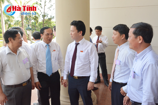 nghe bao cao tinh hinh kt xh 6 thang va cac to trinh cua ubnd tinh