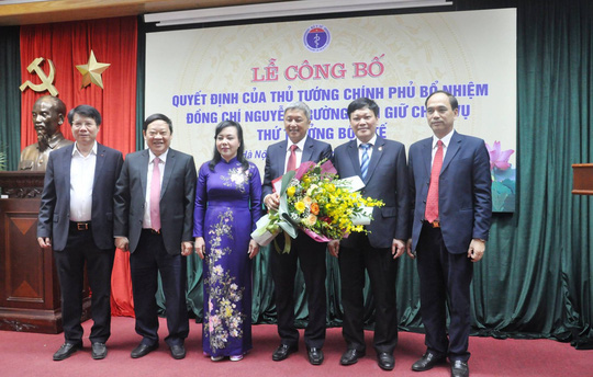 Ông Nguyễn Trường Sơn chính thức giữ chức vụ Thứ trưởng Bộ Y tế - Ảnh 2.