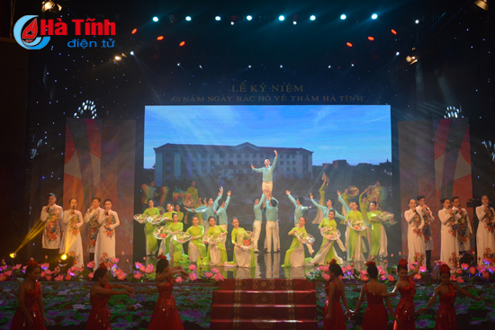 lang dong chuong trinh nghe thuat ha tinh mai nho loi nguoi