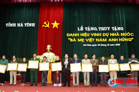 Thêm 63 mẹ được tặng, truy tặng danh hiệu 'Bà mẹ Việt Nam anh hùng'