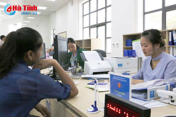 tu 16 4 can bo cong chuc vien chuc ha tinh lam viec tu 7h sang