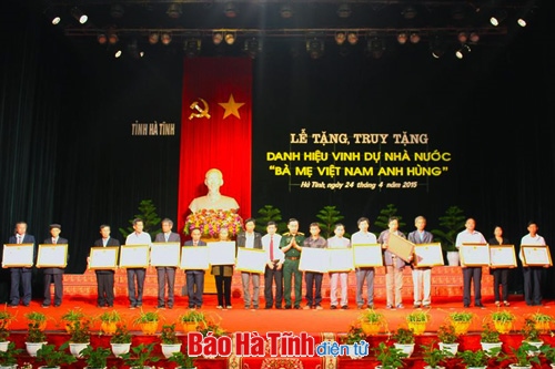 Tặng, truy tặng danh hiệu “Bà mẹ Việt Nam anh hùng” đợt 4 cho 460 mẹ