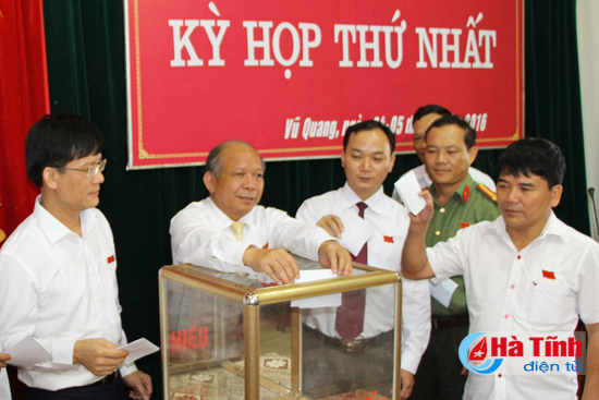 bi thu huyen uy vu quang tai kiem chuc chu tich hdnd huyen