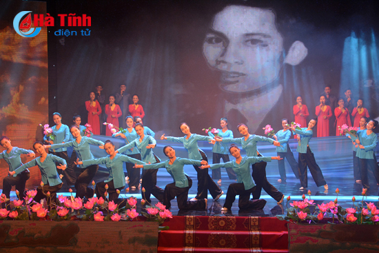 lang dong chuong trinh nghe thuat ha tinh mai nho loi nguoi