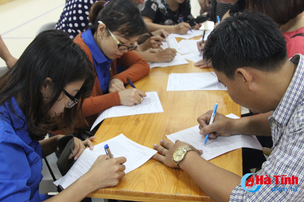 can bo vien chuc dvtn thanh pho ha tinh hien 150 don vi mau