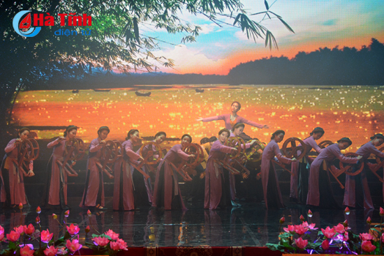 lang dong chuong trinh nghe thuat ha tinh mai nho loi nguoi