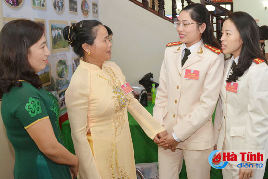 xay dung hinh anh phu nu ha tinh tu tin tu trong trung hau dam dang
