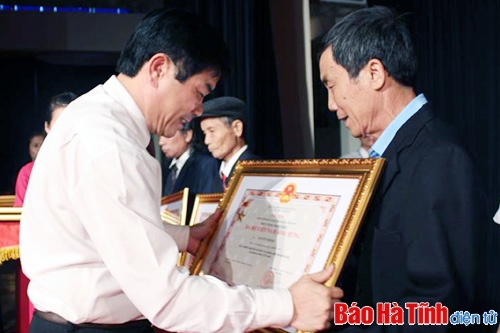 Tặng, truy tặng danh hiệu “Bà mẹ Việt Nam anh hùng” đợt 4 cho 460 mẹ