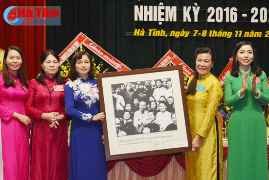 xay dung hinh anh phu nu ha tinh tu tin tu trong trung hau dam dang
