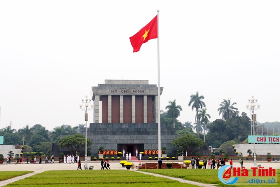 Hà Nội rực rỡ cờ hoa chào mừng Đại hội Đảng toàn quốc