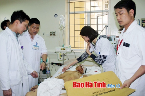 Cứu chữa, chăm sóc bệnh nhân vụ sập giàn khoan như người nhà