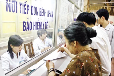 Quyền lợi của người có thẻ BHYT khi đi khám chữa bệnh sẽ được đảm bảo công bằng hơn Quyền lợi của người có thẻ BHYT khi đi khám chữa bệnh sẽ được đảm bảo công bằng hơn