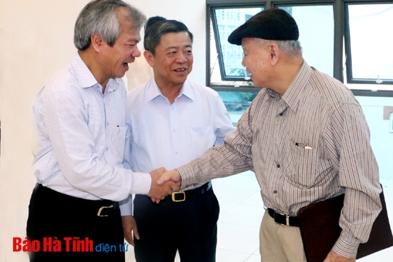 Con em Hà Tĩnh tại Hà Nội góp ý Dự thảo Báo cáo chính trị Đại hội Đảng bộ tỉnh