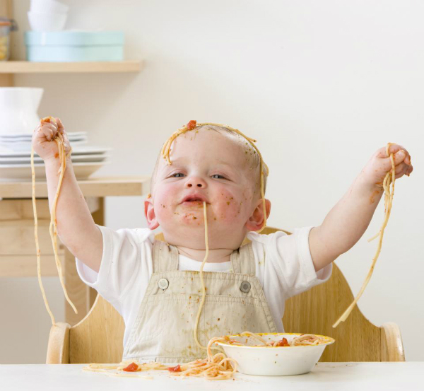 baby-eating-spaghetti-5076-1436583602.jp