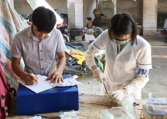 Hà Tĩnh: Ăn nộm sứa, 10 người nhập viện cấp cứu
