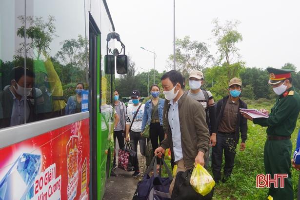 4.779 công dân tại các khu cách ly tập trung ở Hà Tĩnh được bàn giao về địa phương