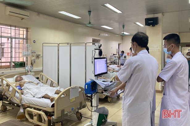 BVĐK Hà Tĩnh hội chẩn trực tuyến với Bệnh viện Đại học Y Hà Nội ngay tại giường bệnh