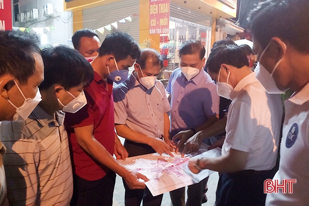 Hà Tĩnh: Thực hiện cách ly xã hội 2.335 hộ dân ở thị trấn Cẩm Xuyên
