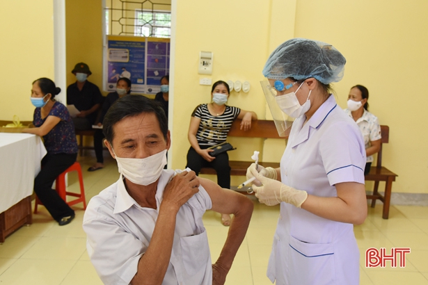 Hà Tĩnh: 7.271 người được tiêm vacxin phòng COVID-19 đợt 4