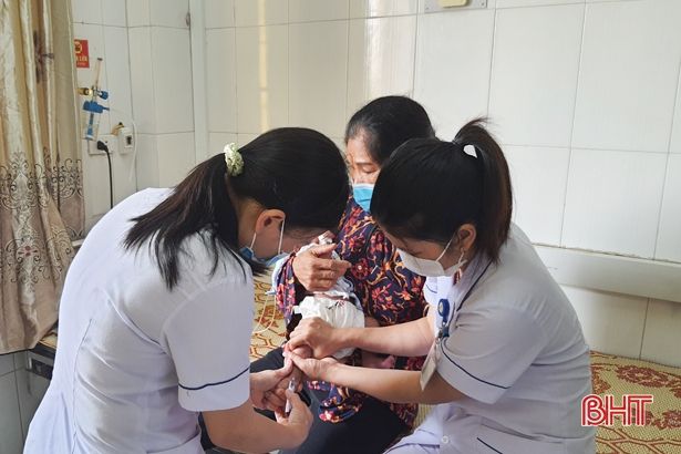 Chưa thích nghi kịp thời với thời tiết, trẻ nhỏ và người già ở Hà Tĩnh nhập viện tăng