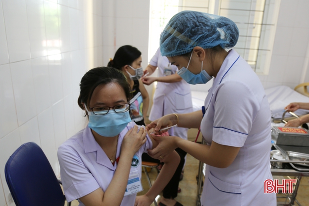 BVĐK Hà Tĩnh tiêm vắc-xin phòng Covid-19 đợt 2 cho 2.200 trường hợp